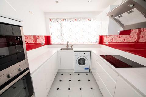 2 bedroom apartment to rent, Standmoor Court, Park Lane, Whitefield