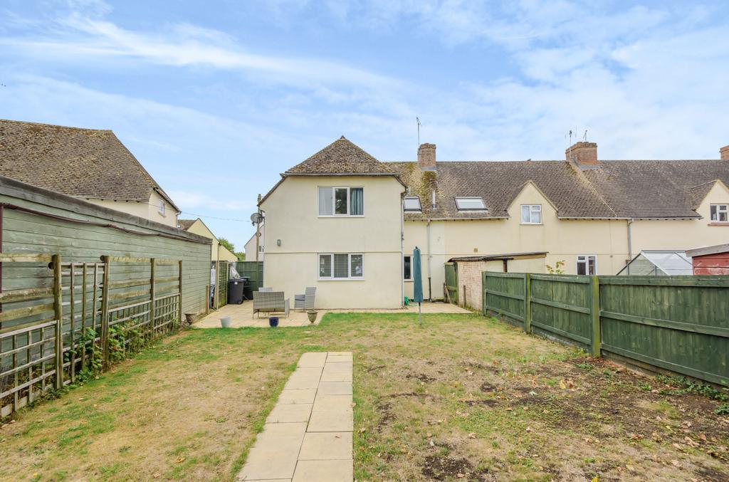 Springfield Road, Cirencester, Gloucestershire, GL7 4 bed end of