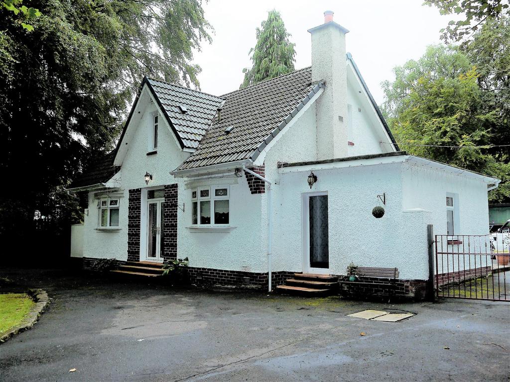 Coltness Road, Wishaw, Lanarkshire, ML2 3 bed detached house £350,000