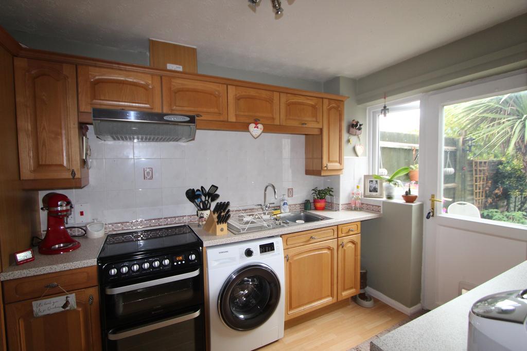 Stanstead Road, Halstead CO9 3 bed semidetached house £1,050 pcm (£