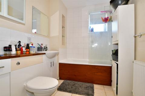 48 Lister Drive, Northfleet, Gravesend, DA11 8FF