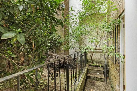 17 Harcourt Street, London, W1H 4EG