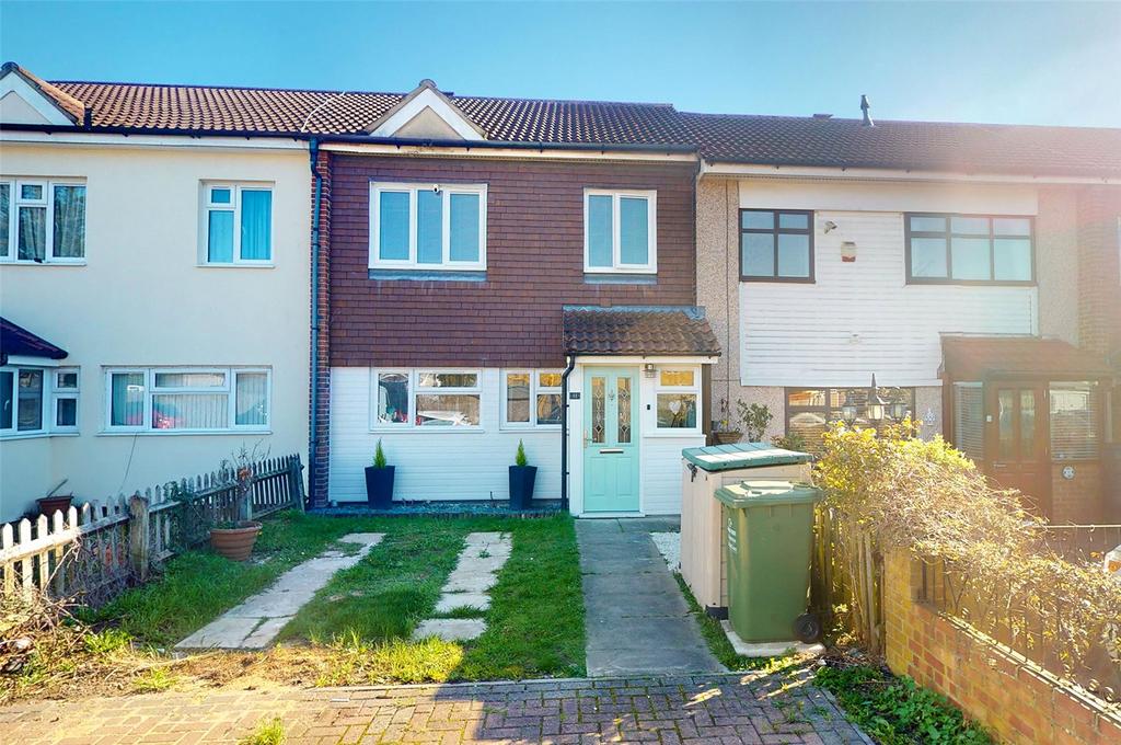 Bodiam Close, Pitsea, Basildon, Essex, SS13 3 bed terraced house for