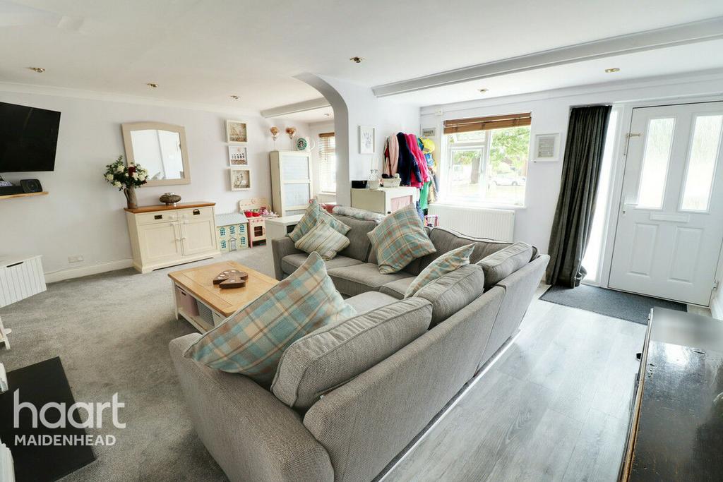 Willowmead Square, Marlow 3 bed terraced house £550,000