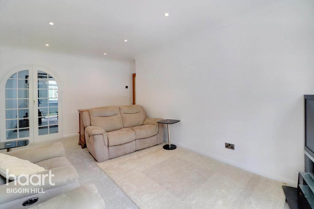 The Grove, Biggin Hill 4 bed detached bungalow £650,000