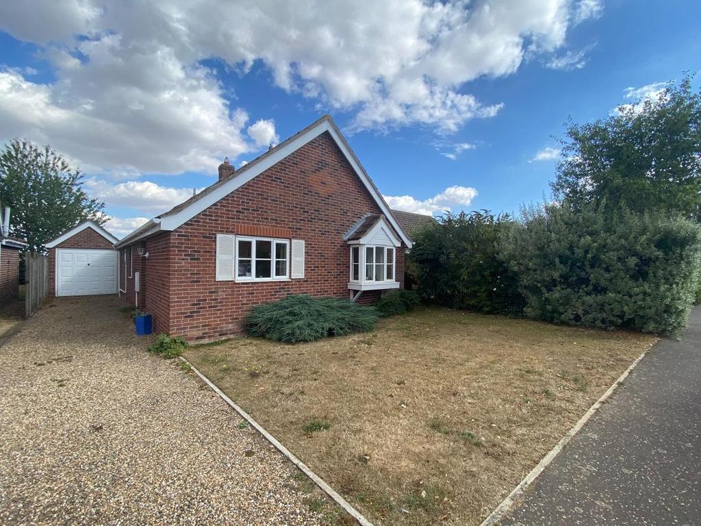 Pound Close, Banham, Norwich... 2 bed detached bungalow £310,000