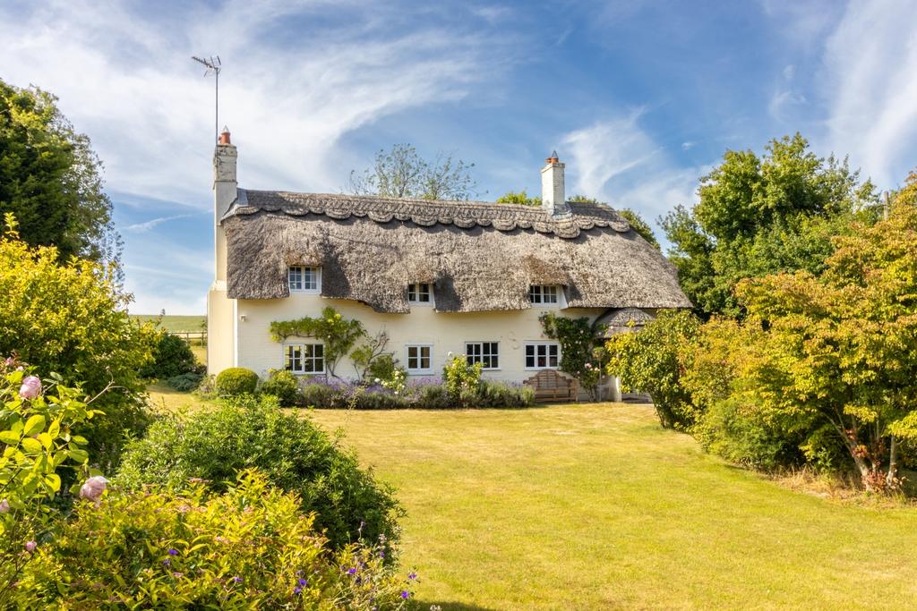 Gunners Lane, Brown Candover, Alresford, SO24 3 bed cottage £4,500 pcm (£1,038 pw)