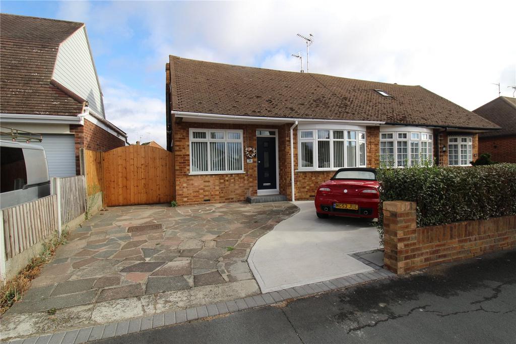 Rectory Road, Rochford, Essex, SS4 3 bed semi-detached house - £390,000