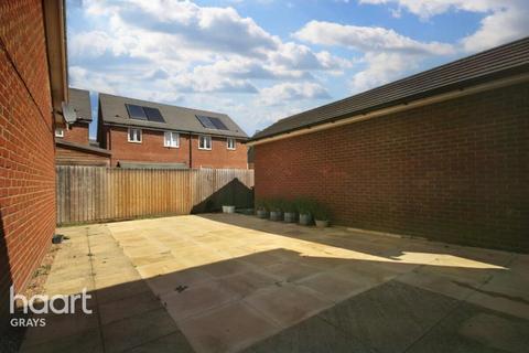 4 bedroom link detached house to rent, Heathland Way, Grays