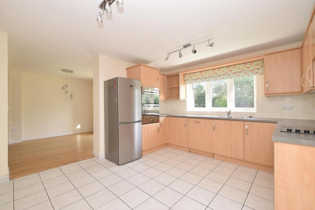 Baxendale Road Chichester PO19 5 bed detached house £2,250 pcm (£519 pw)