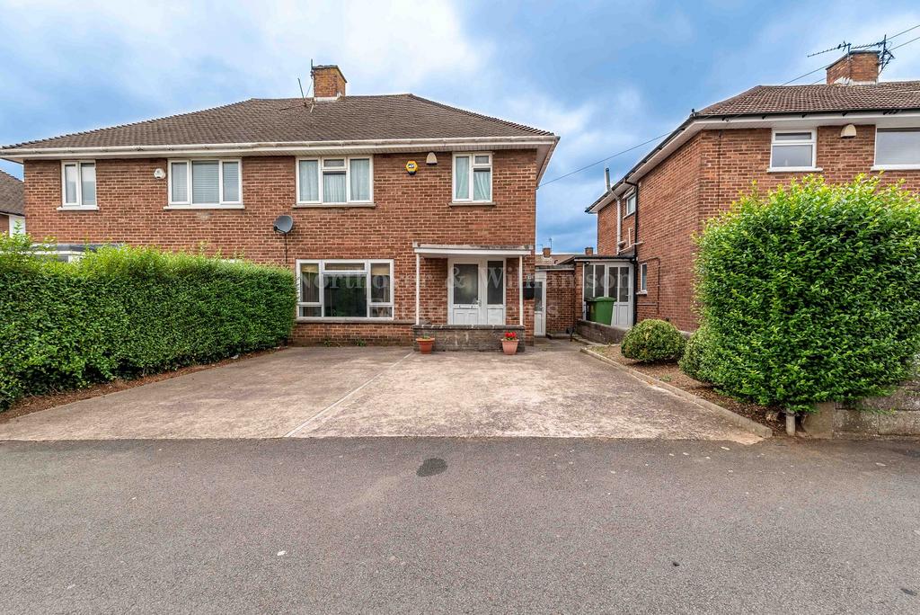 Llanrumney Avenue, Llanrumney... 3 bed semidetached house £240,000