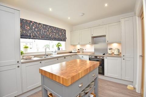 10 Thomas Drive, Killinghall, Harrogate, HG3 2FA