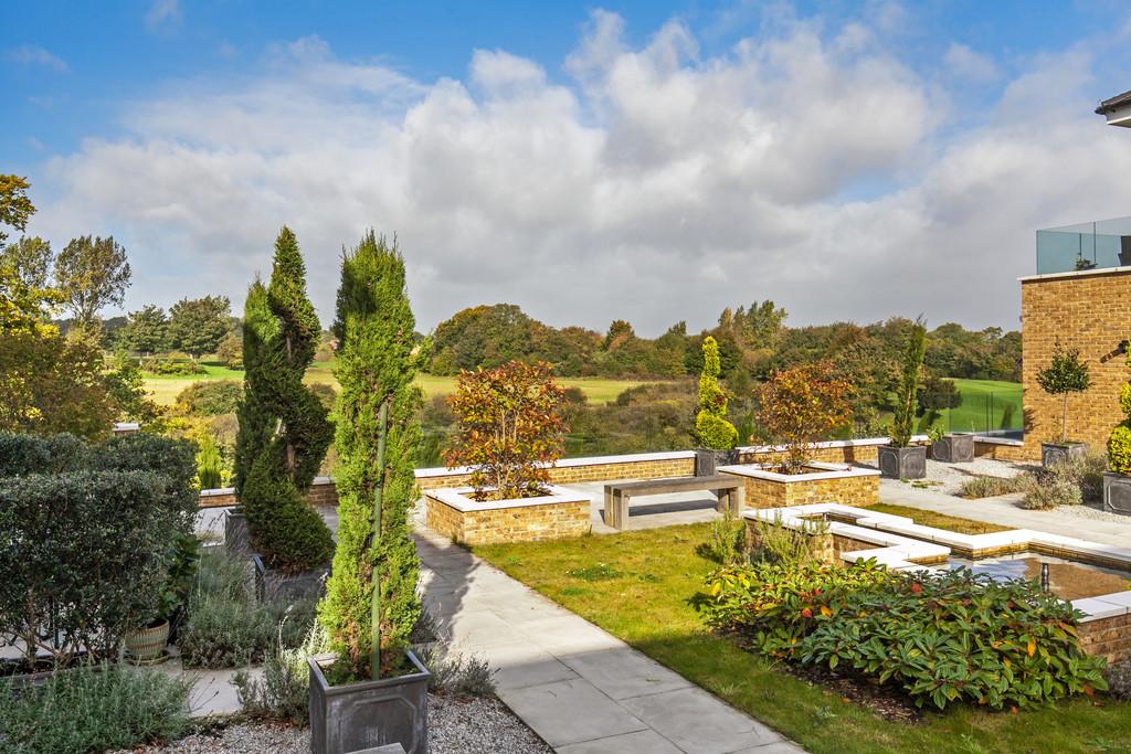 Connaught Square, Winchester, SO22 3 bed apartment £950,000