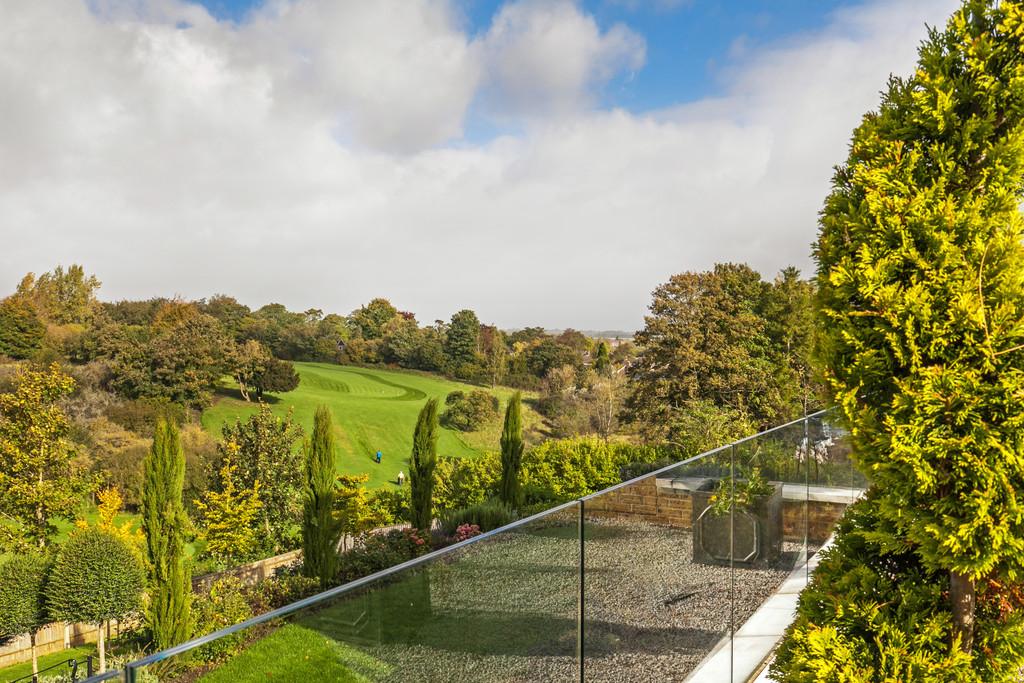 Connaught Square, Winchester, SO22 2 bed apartment for sale £935,000