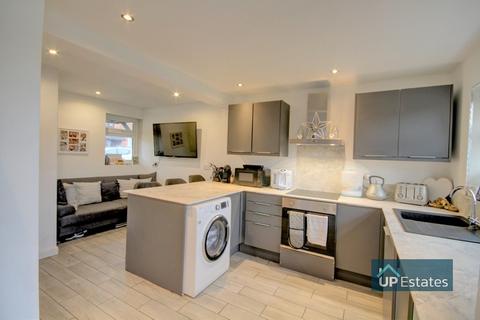 10 Chestnut Crescent, Nuneaton, CV10 9BE