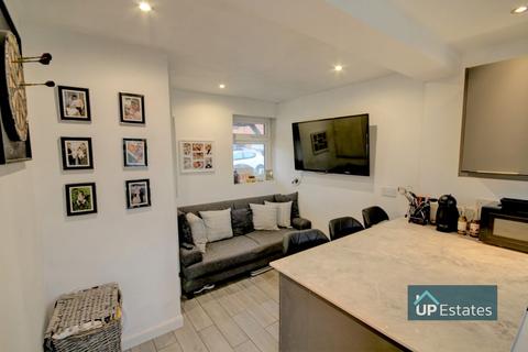 10 Chestnut Crescent, Nuneaton, CV10 9BE