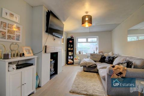 10 Chestnut Crescent, Nuneaton, CV10 9BE
