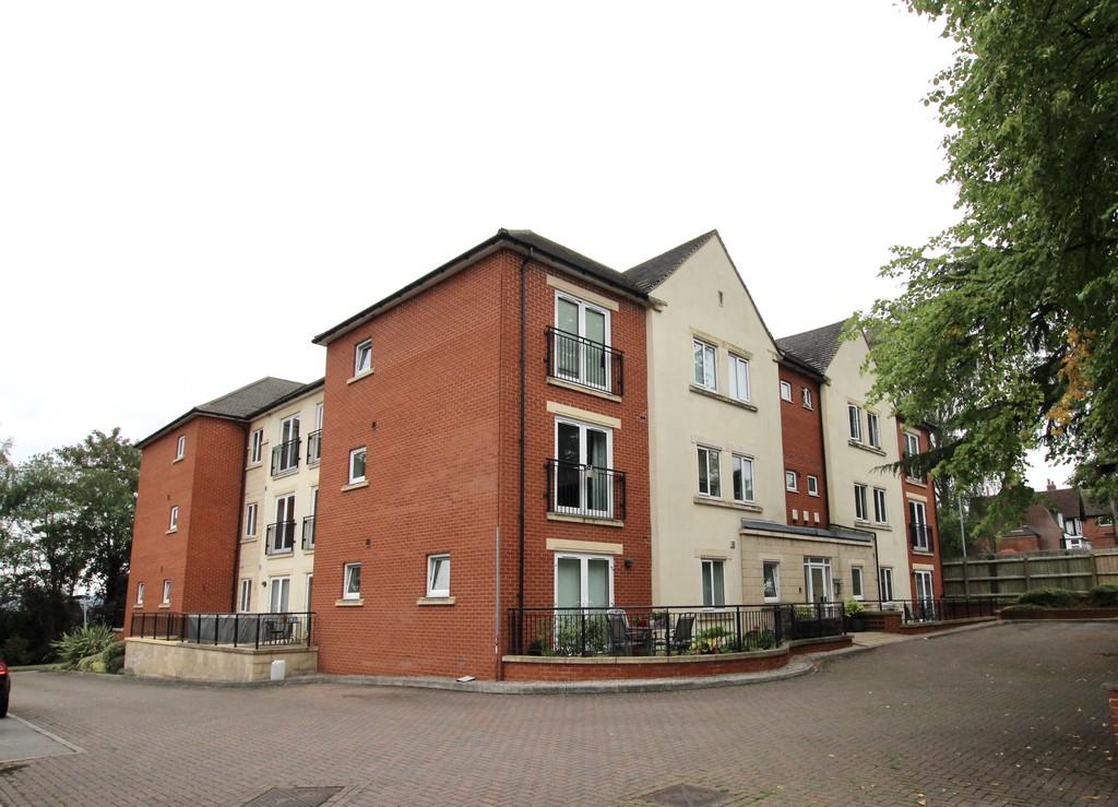 Woodthorpe Drive 1 bed ground floor flat £700 pcm (£162 pw)