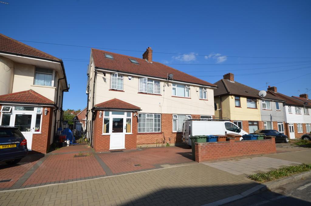 Uppingham Avenue, Stanmore 4 bed semidetached house £2,500 pcm (£577 pw)