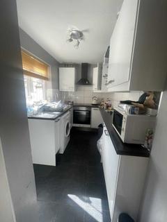 3 bedroom terraced house to rent, Edgeworth Drive, Manchester