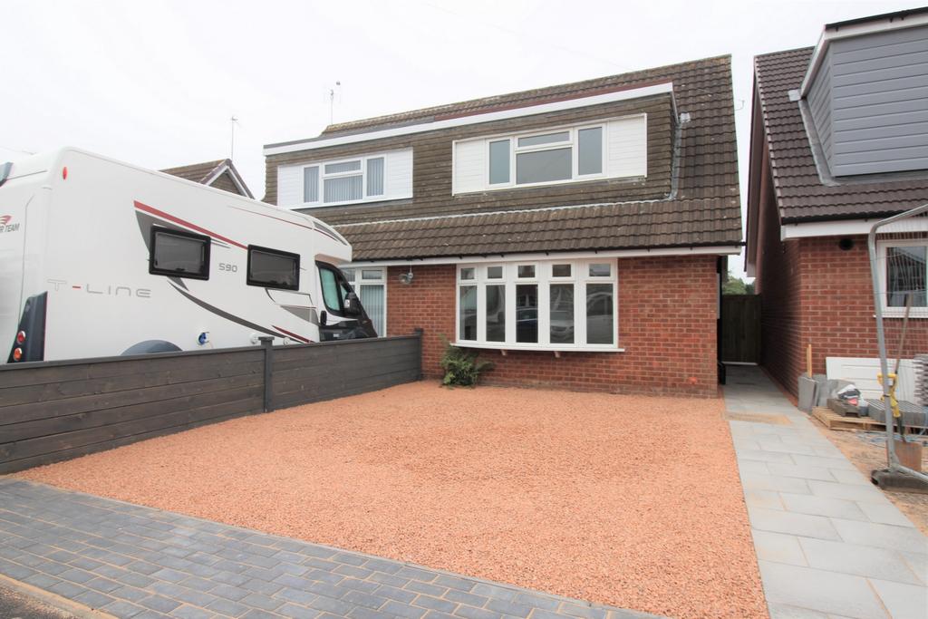 Silver Birch Drive, Kidderminster, DY10 2 bed semidetached house £225,000