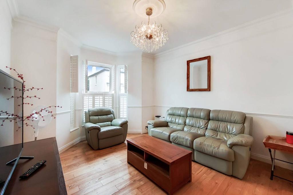 Clifton Road, Wallington, SM6 4 bed terraced house £3,200 pcm (£738 pw)