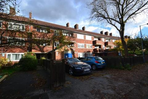 Hunmaby Avenue, Hulme, Manchester, M15 5FF