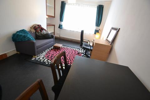 1 bedroom apartment to rent, Hunmaby Avenue, Hulme, Manchester, M15 5FF