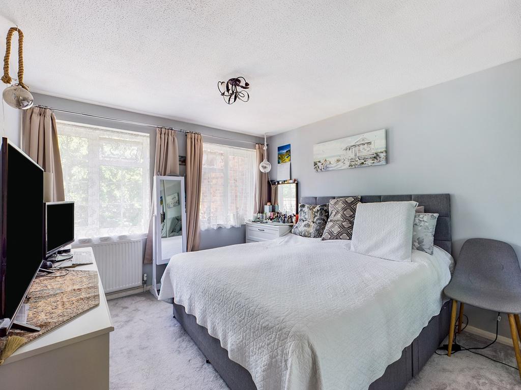 The Glades, East Grinstead, RH19 3 bed terraced house £450,000