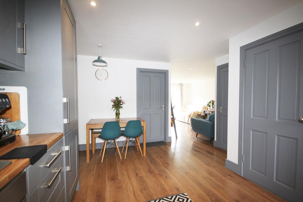 ST OLIVES, STOTFOLD, Hertfordshire, SG5 2 bed flat £875 pcm (£202 pw)