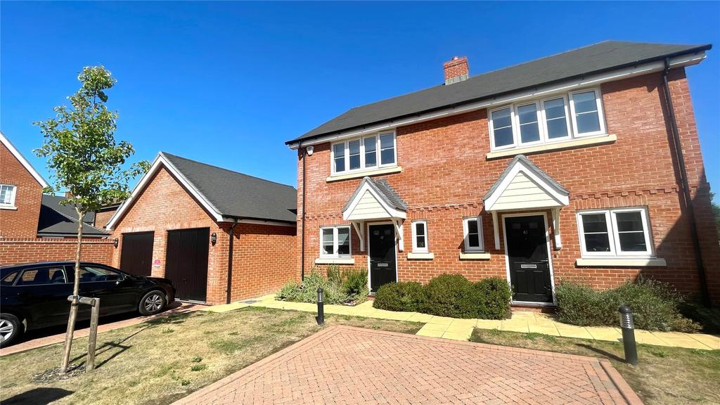 Skylark Place, Badshot Lea, Farnham, Surrey, GU9 2 bed semidetached