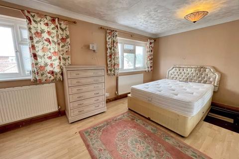 2b Callan Grove, South Ockendon, RM15 5PN