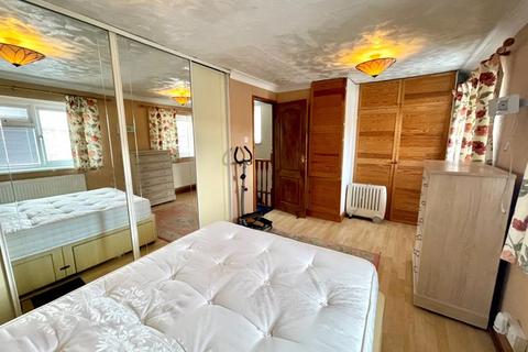 2b Callan Grove, South Ockendon, RM15 5PN