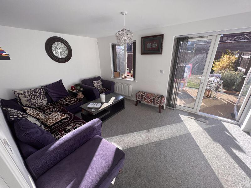 Guardian Way, Luton 4 bed semidetached house £1,450 pcm (£335 pw)