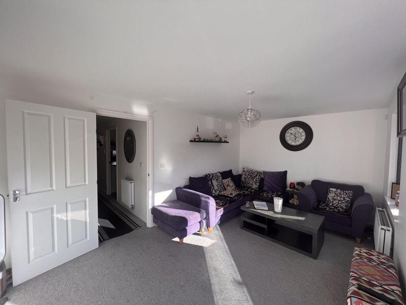 Guardian Way, Luton 4 bed semidetached house £1,450 pcm (£335 pw)