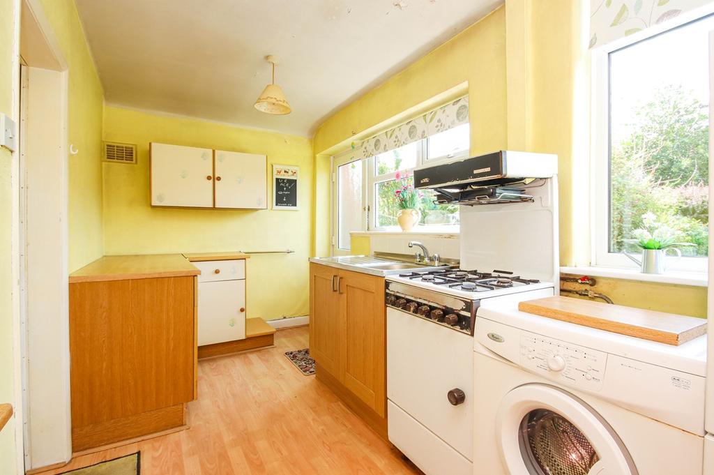 Braemar Avenue, Stretford... 3 bed semidetached house £250,000