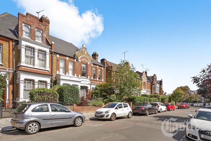 Weston Park, N8 2 bed apartment for sale £525,000