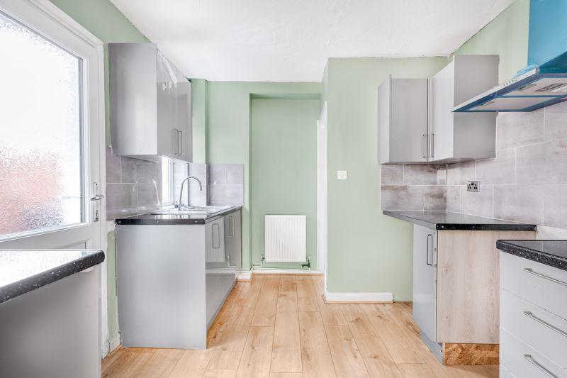 Chipstead Valley Road, Coulsdon 3 bed end of terrace house for sale £