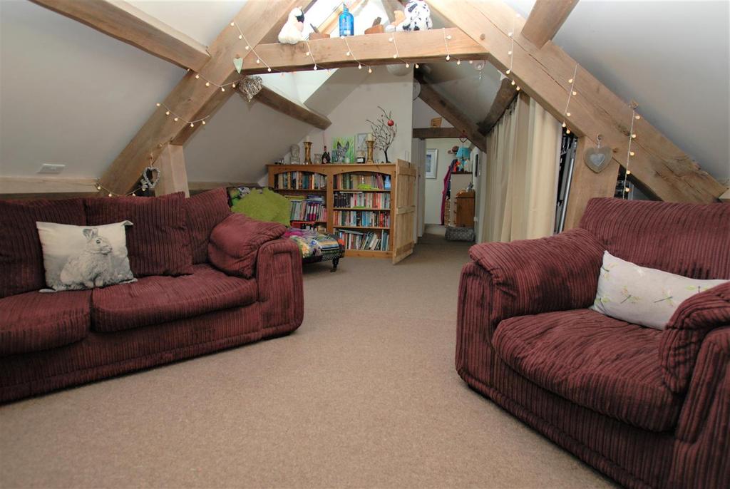 Lounge 2.jpg