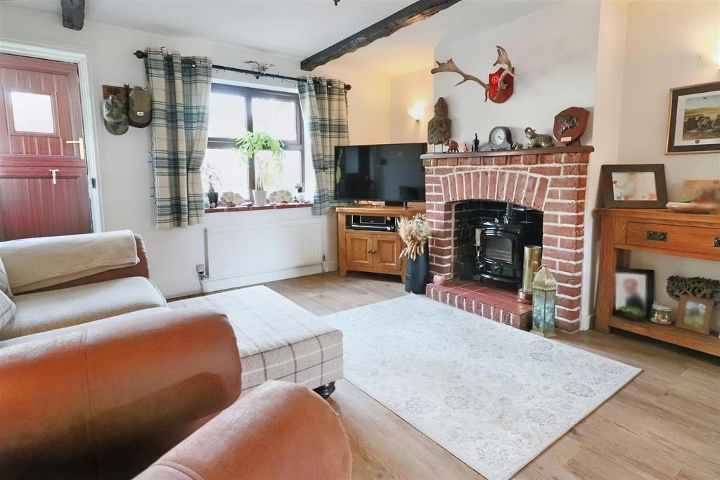 Marsh Road, Oulton Broad 2 bed terraced house £220,000