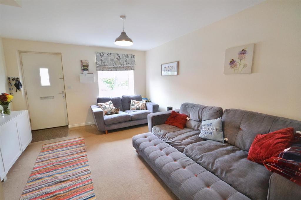 Maes Pedr, Johnstown, Carmarthen 3 bed semidetached house £180,000