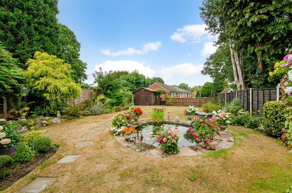 Galahad Way, DY13 8SQ 3 bed semidetached house £325,000