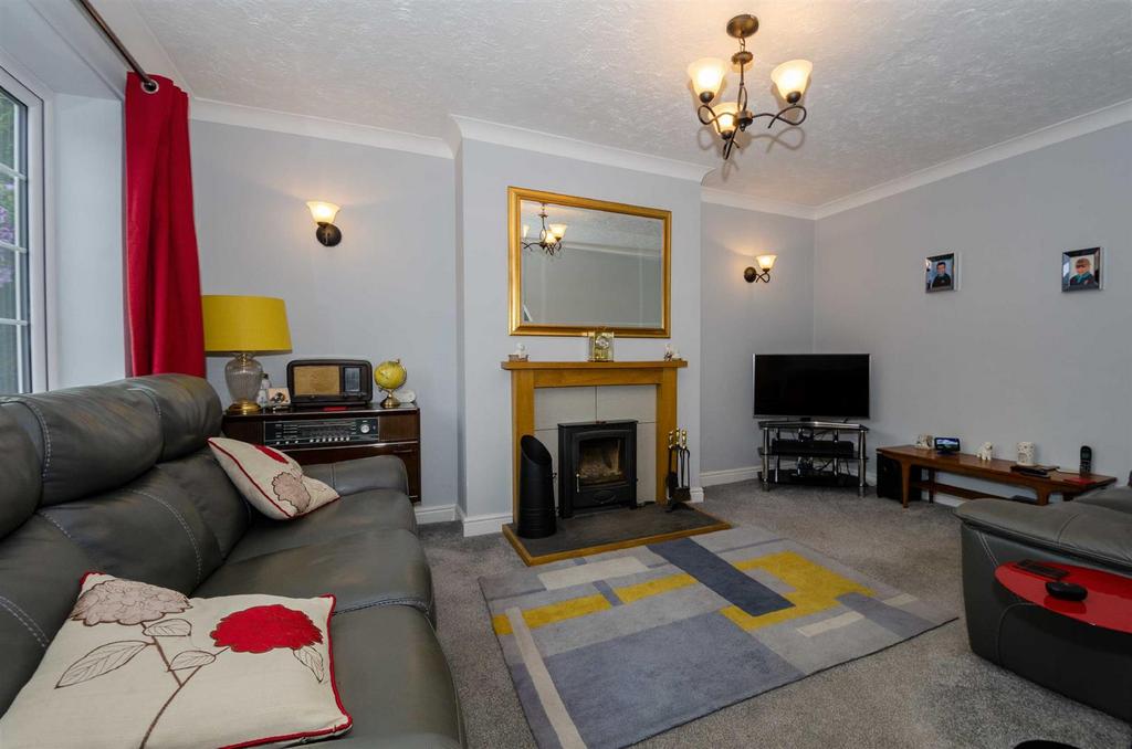 Galahad Way, DY13 8SQ 3 bed semidetached house £325,000