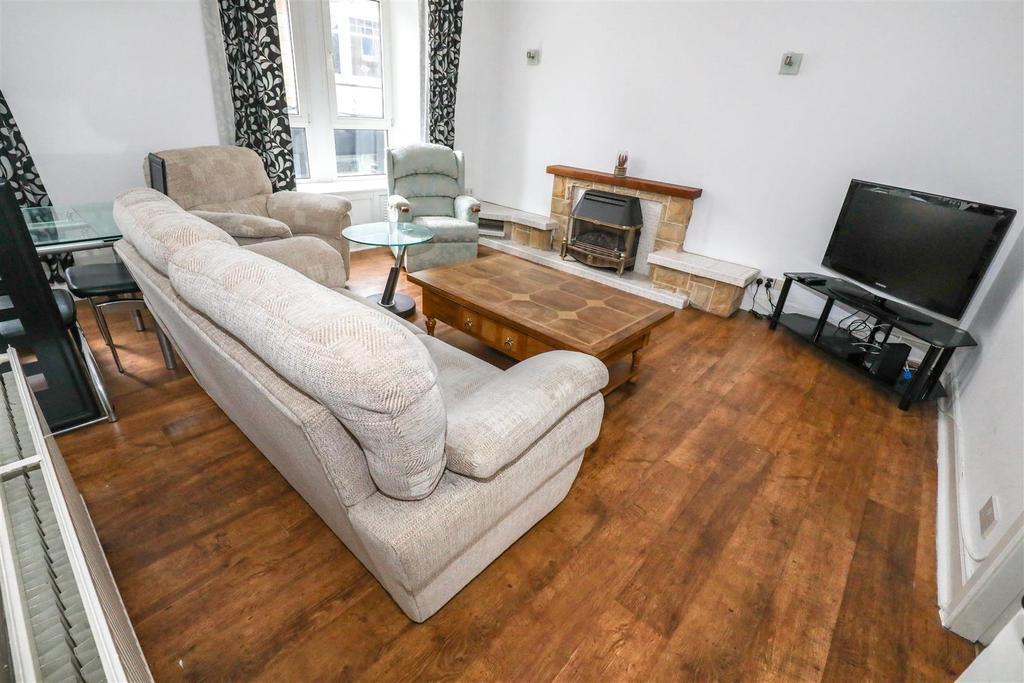 Commercial Street, Kirkcaldy 3 bed flat £99,995