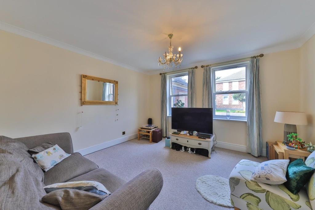 Eliot Court, Fulford, York 2 bed flat £180,000