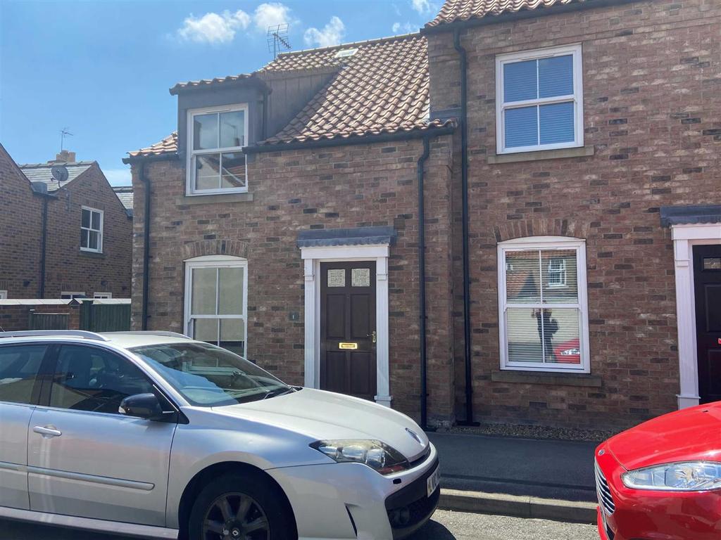Hallgate, Pocklington 2 bed end of terrace house for sale £185,000