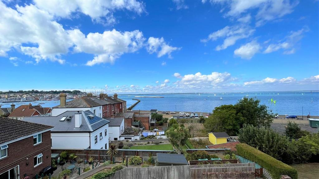 Cambridge Road, East Cowes 4 bed semidetached house £495,000