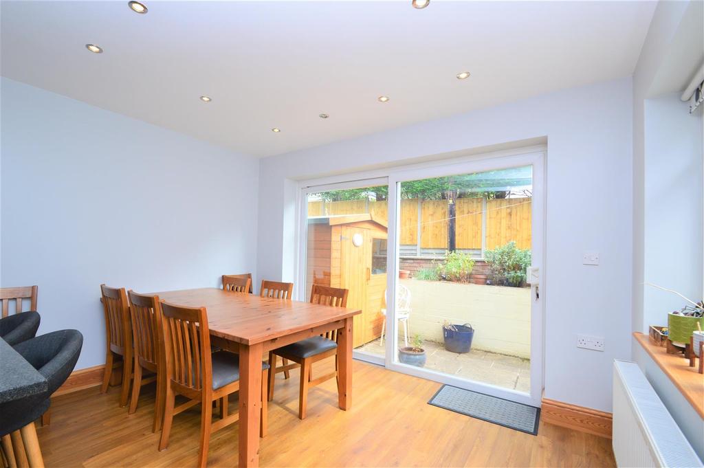 Cambridge Road, East Cowes 4 bed semidetached house £495,000