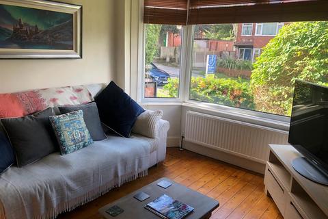 17 Carrholm Road, Leeds, LS7 2NQ