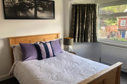 17 Carrholm Road, Leeds, LS7 2NQ